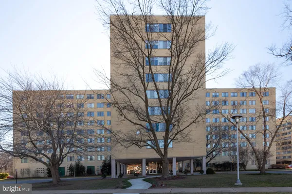 $2,100 | 6621 Wakefield Drive, Unit 510, Alexandria, VA 22307