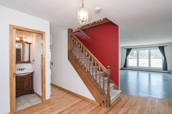 $725,000 | 89 Potwine Lane, Amherst, MA 01002