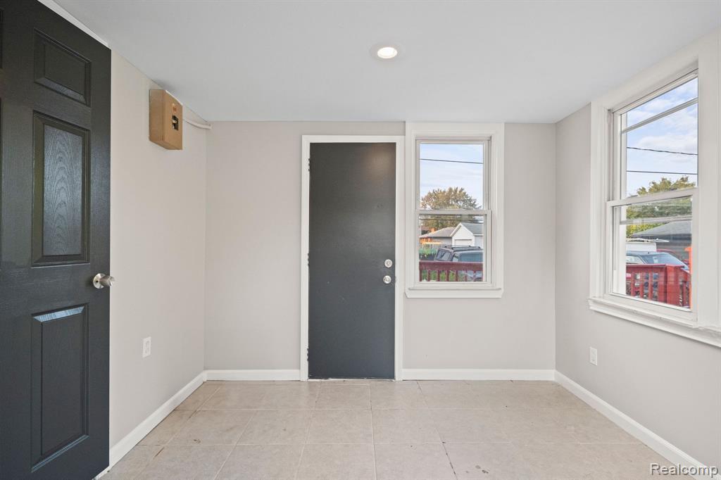 24924 Grove Avenue Eastpointe, MI 48021 - Photo 15 of 30 Gallery Image 15