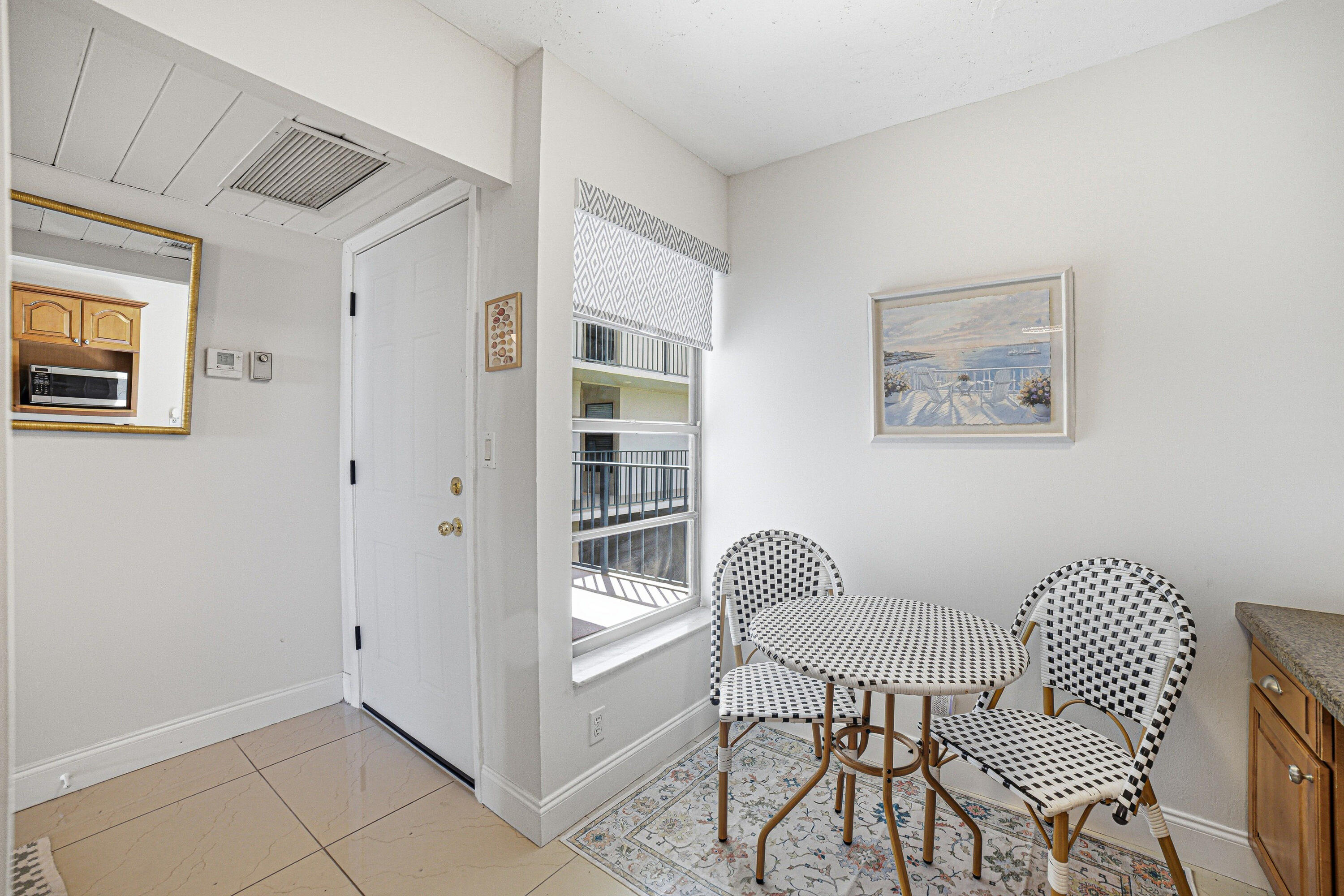 6 Royal Palm Way, Unit 211 Boca Raton, FL 33432 - Photo 7 of 32 Kitchen - breakfast nook in waterfront B
