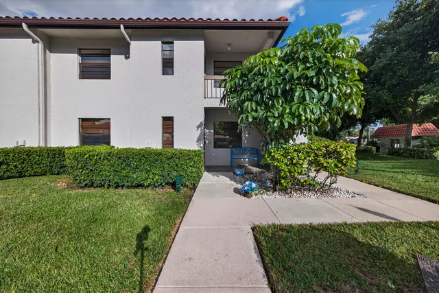 $2,400 | 9187 Norte Lago, Unit 5I, Boca Raton, FL 33428