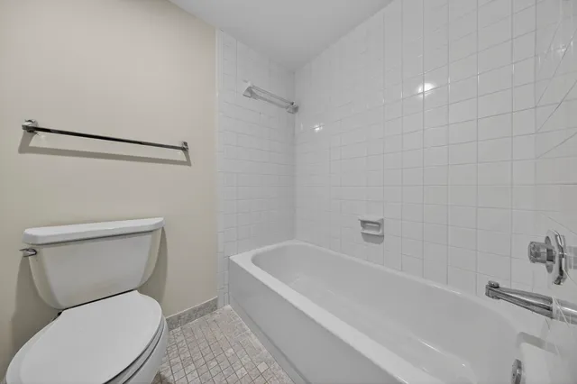 $2,400 | 9187 Norte Lago, Unit 5I, Boca Raton, FL 33428