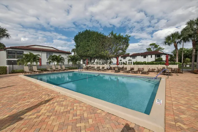 $2,400 | 9187 Norte Lago, Unit 5I, Boca Raton, FL 33428