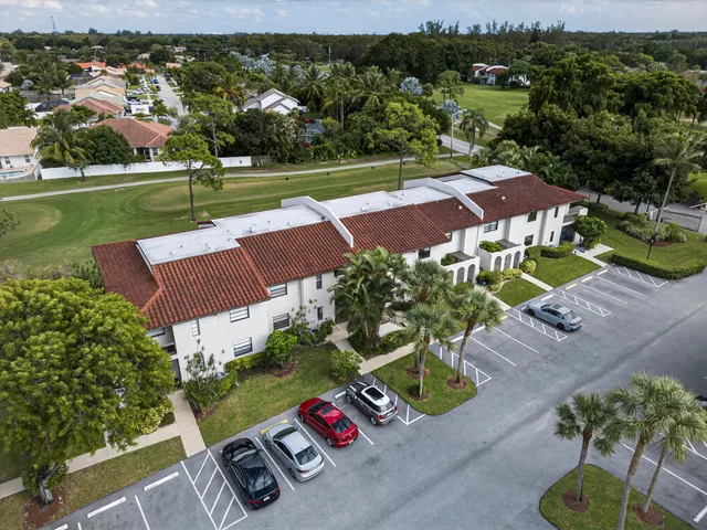 $2,400 | 9187 Norte Lago, Unit 5I, Boca Raton, FL 33428