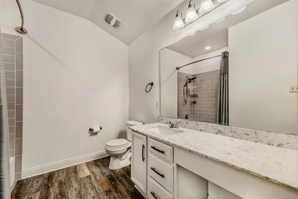 $2,450 | 194 Danish Drive, Unit 40, Hutto, TX 78634