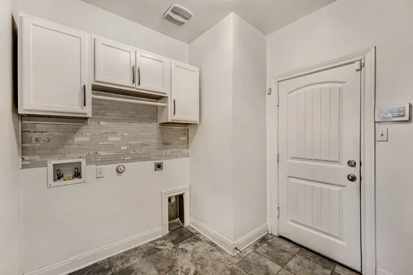 $2,450 | 194 Danish Drive, Unit 40, Hutto, TX 78634