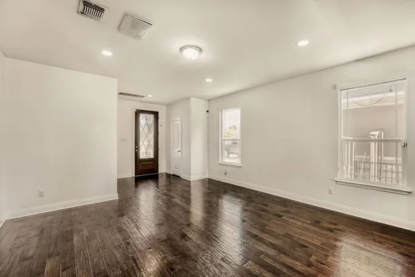 $2,450 | 194 Danish Drive, Unit 40, Hutto, TX 78634