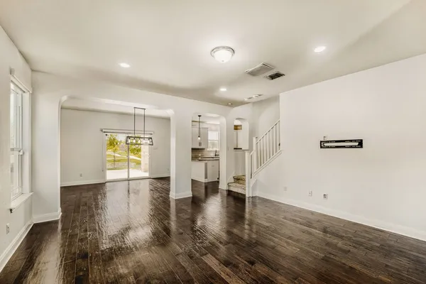 $2,450 | 194 Danish Drive, Unit 40, Hutto, TX 78634