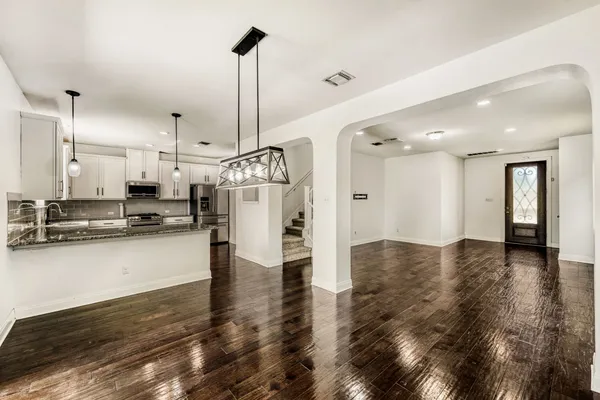 $2,450 | 194 Danish Drive, Unit 40, Hutto, TX 78634