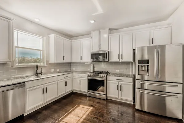 $2,450 | 194 Danish Drive, Unit 40, Hutto, TX 78634