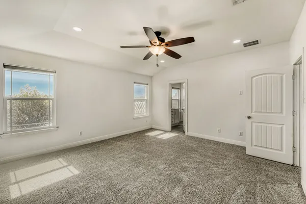 $2,450 | 194 Danish Drive, Unit 40, Hutto, TX 78634