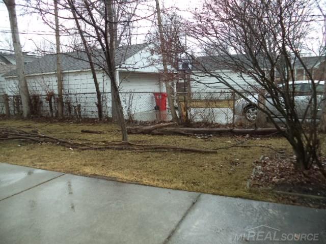 1792 Roslyn Road Grosse Pointe Woods, MI 48236 - Photo 3 of 18
