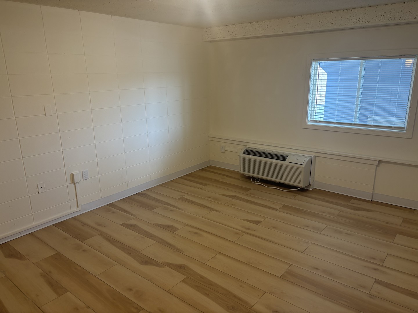 1231 North Galena Avenue, Unit 212 Dixon, IL 61021 - Photo 5 of 7 a view of empty room with wooden floor