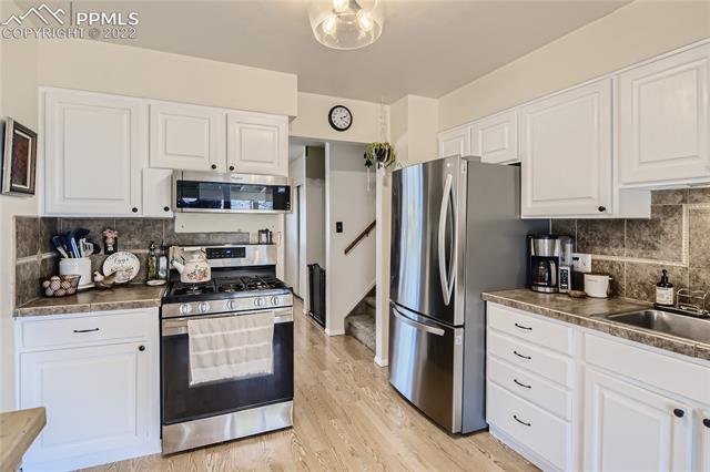 1302 Osgood Road Colorado Springs, CO 80915 - Photo 9 of 20