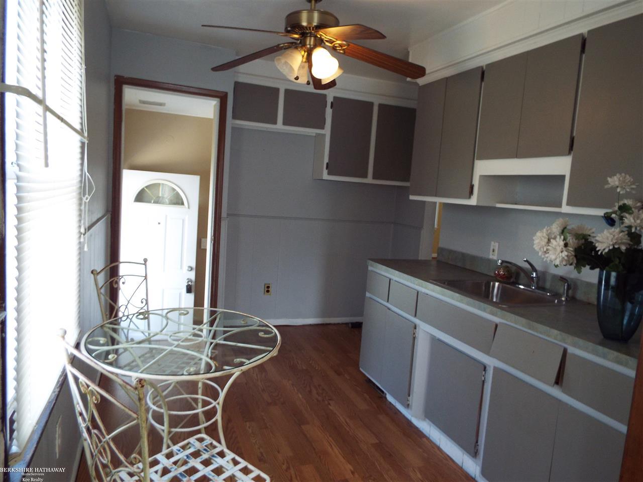 21759 Normandy Avenue Eastpointe, MI 48021 - Photo 14 of 33