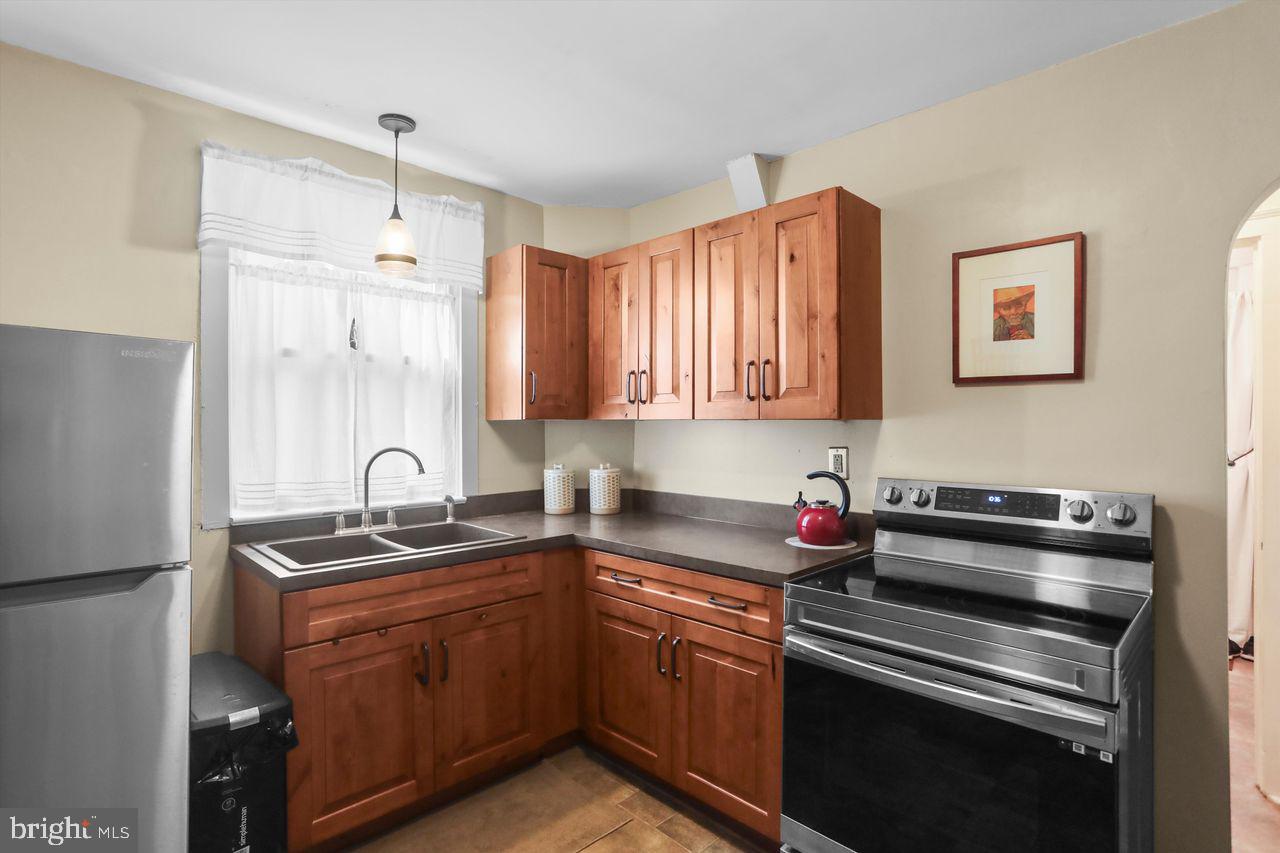 833 Arlington Road York, PA 17403 - Photo 11 of 25 Stainless steel appliances.