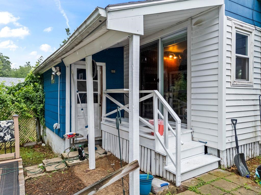 6 Russell Street Rochester, NH 03867 - Photo 7 of 41