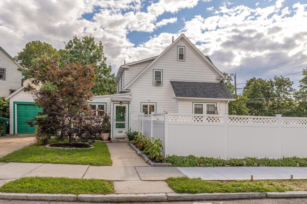 35 Powder House Road Medford, MA 02155 - Photo 3 of 30 Gallery Image 3