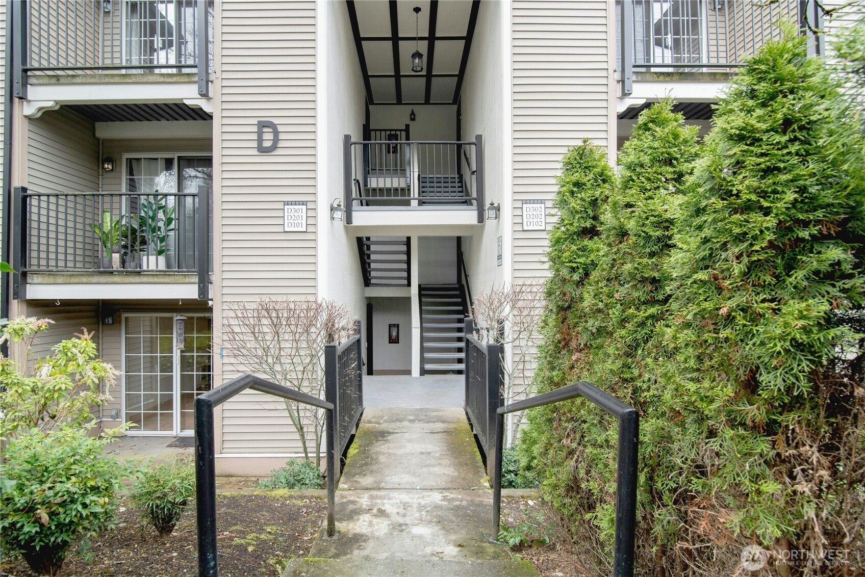 215 9th Street, Unit D101 Kirkland, WA 98033 - Photo 1 of 26