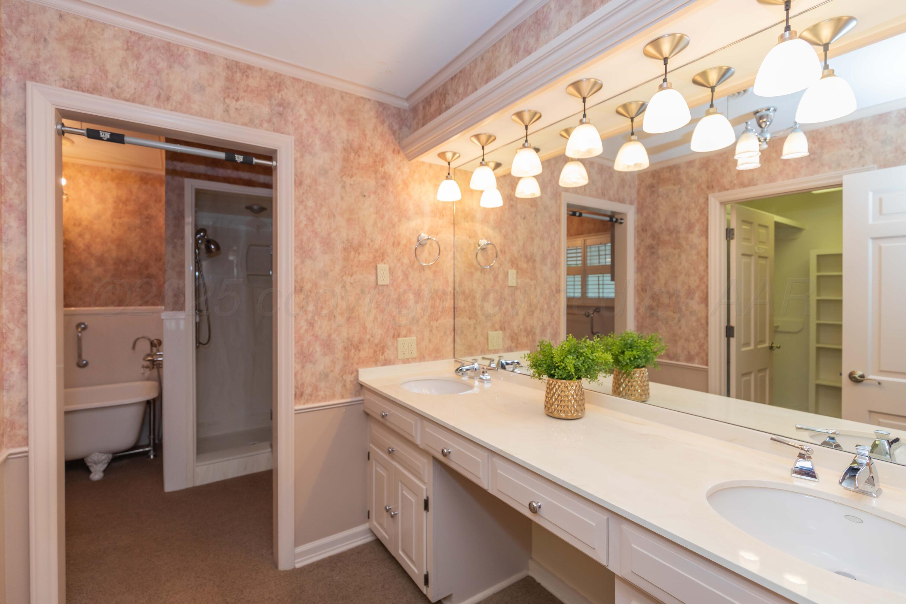 4102 Paramount Boulevard Amarillo, TX 79109 - Photo 14 of 74 BATHROOM 2 VIEW 1