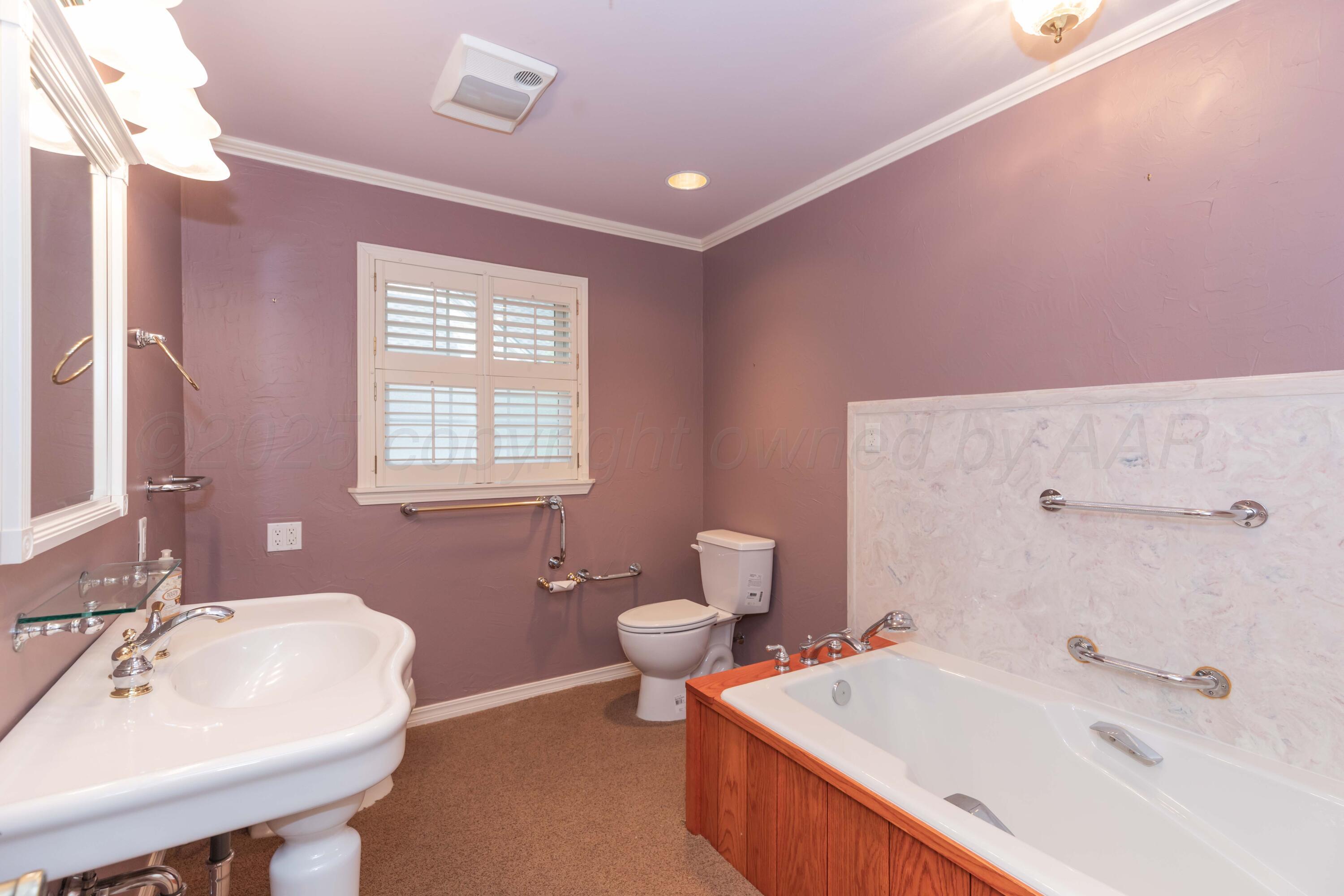 4102 Paramount Boulevard Amarillo, TX 79109 - Photo 16 of 74 BATHROOM 3 VIEW 1