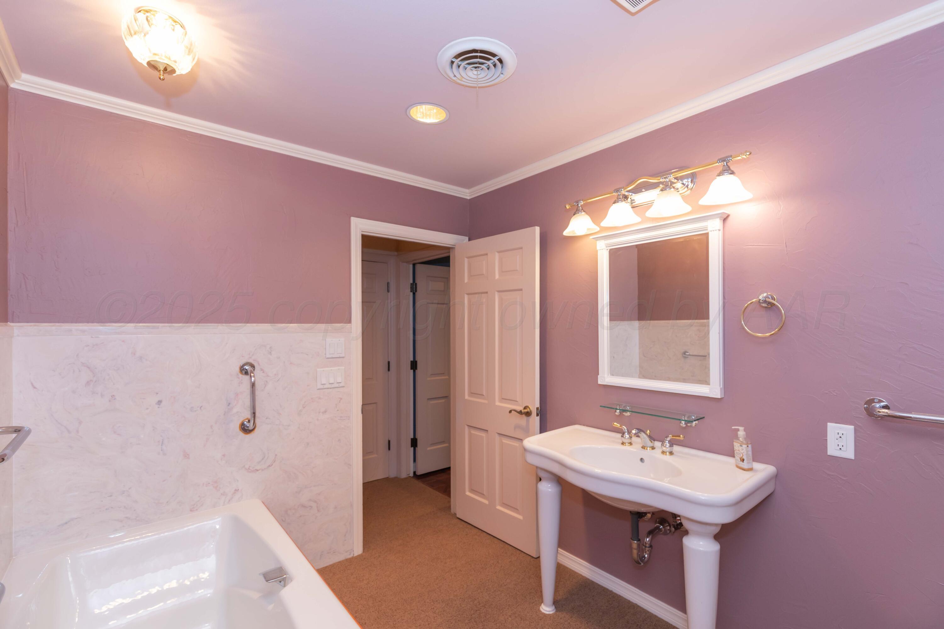 4102 Paramount Boulevard Amarillo, TX 79109 - Photo 17 of 74 BATHROOM 3 VIEW 2