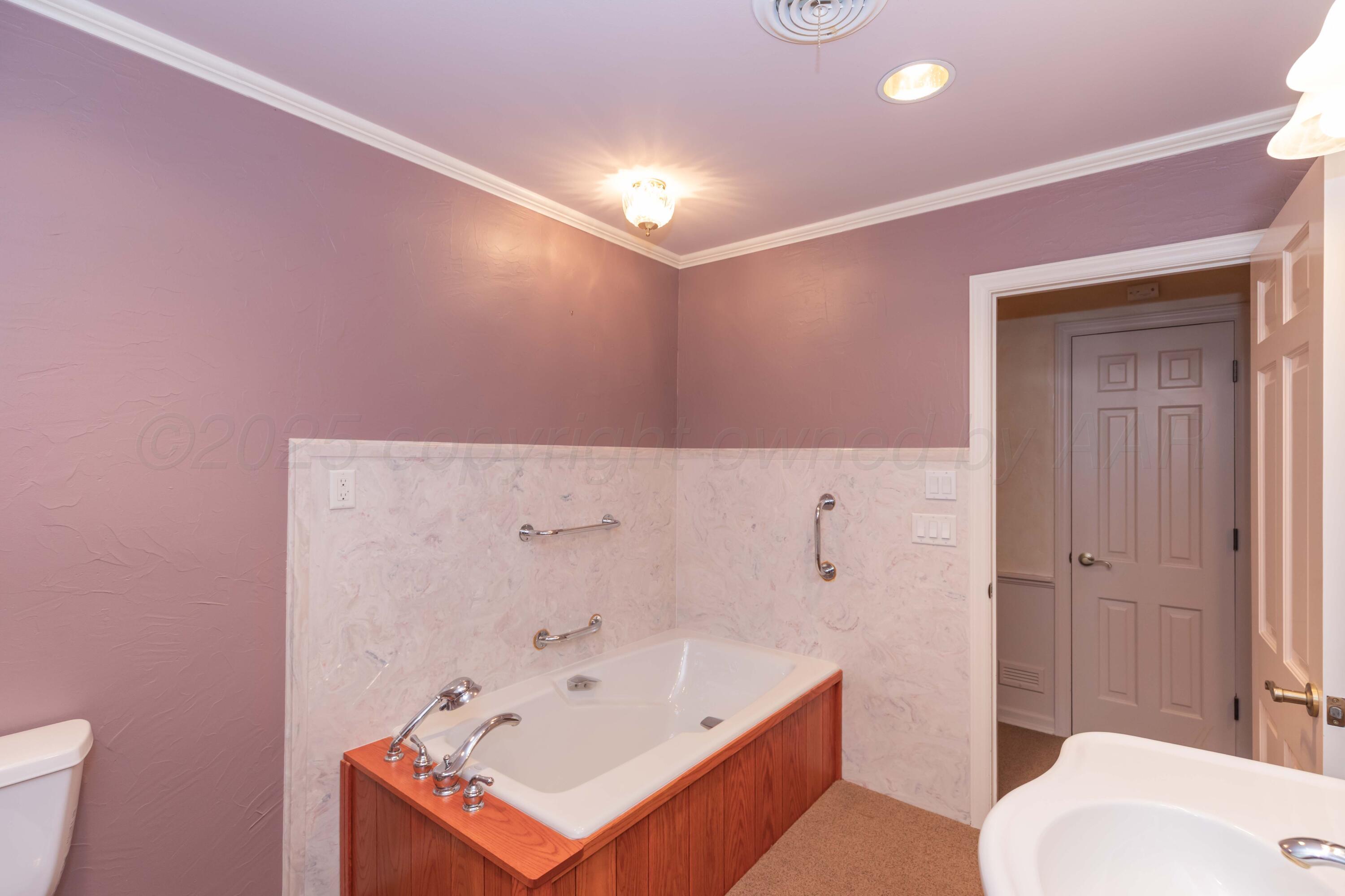 4102 Paramount Boulevard Amarillo, TX 79109 - Photo 18 of 74 BATHROOM 3 VIEW 3