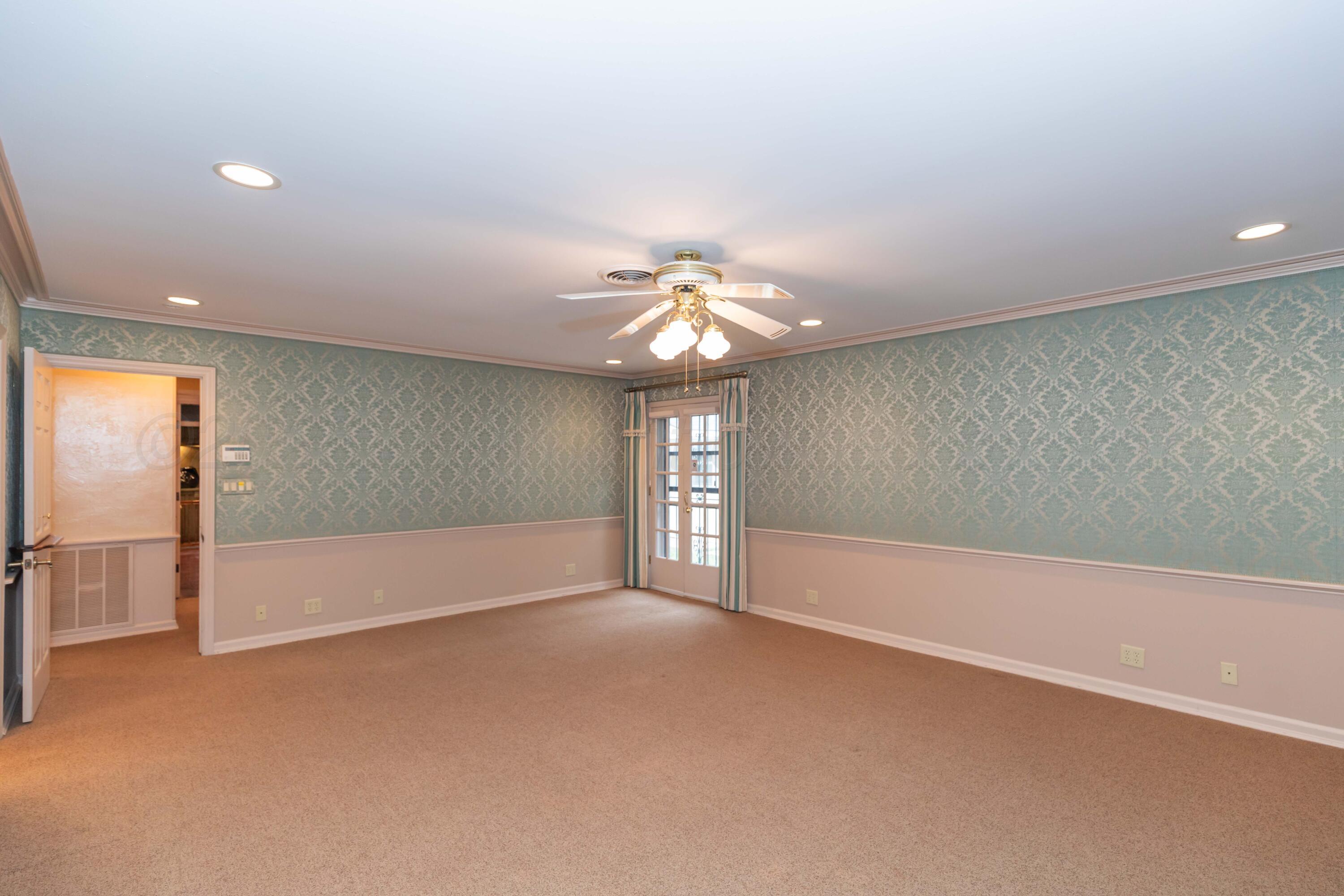 4102 Paramount Boulevard Amarillo, TX 79109 - Photo 24 of 74 BEDROOM 2 VIEW 4