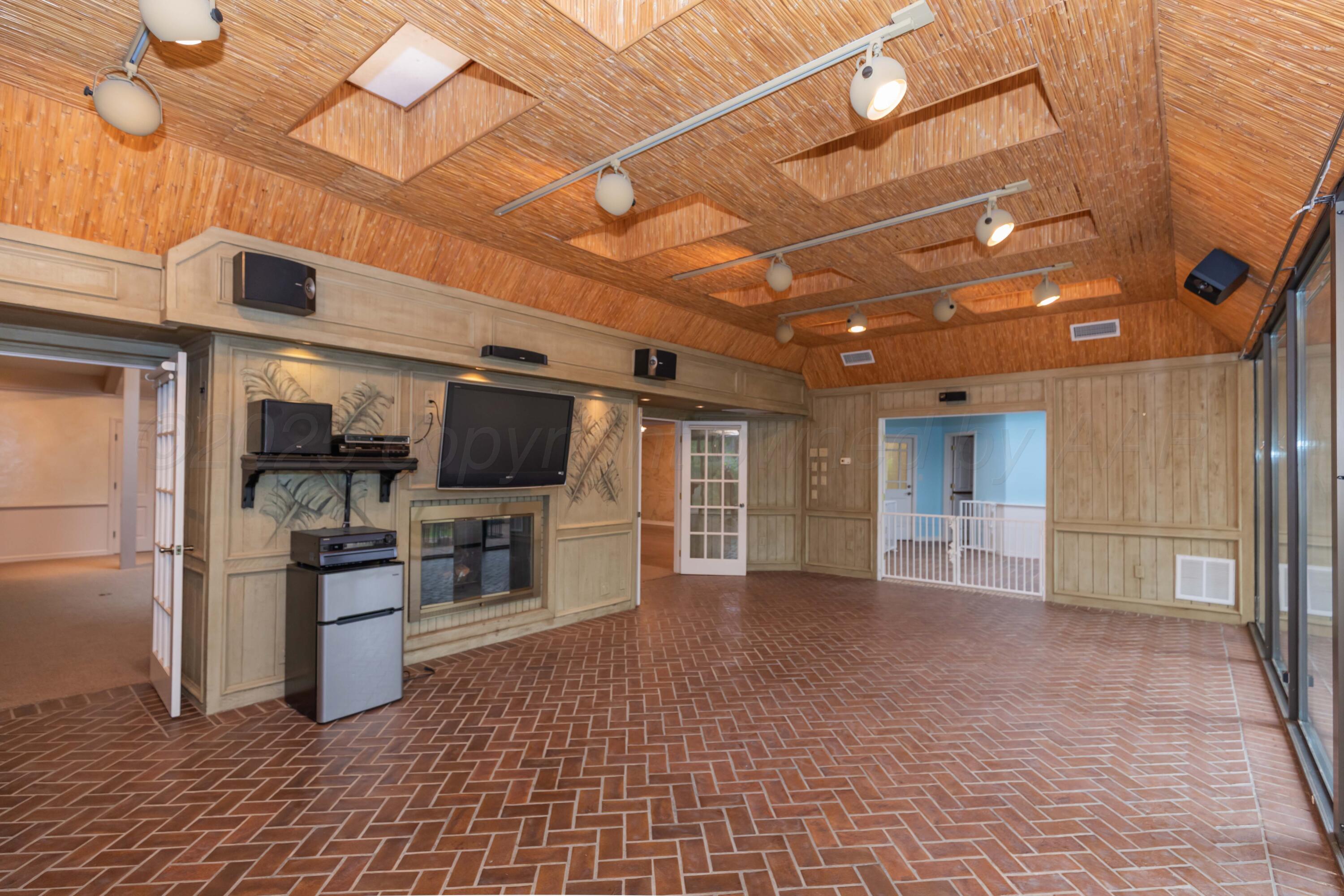 4102 Paramount Boulevard Amarillo, TX 79109 - Photo 33 of 74 DEN VIEW 6