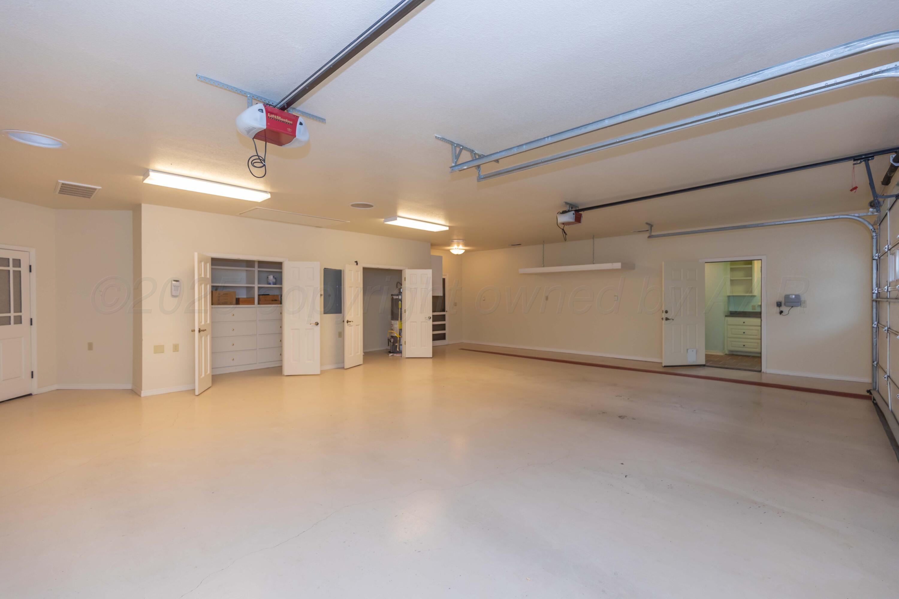 4102 Paramount Boulevard Amarillo, TX 79109 - Photo 43 of 74 GARAGE VIEW 3