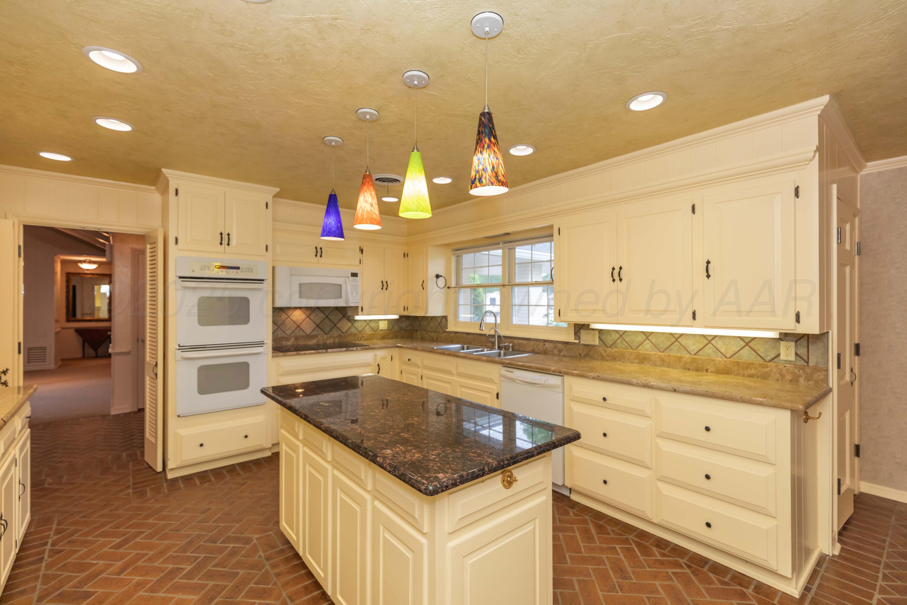 4102 Paramount Boulevard Amarillo, TX 79109 - Photo 46 of 74 KITCHEN VIEW 3