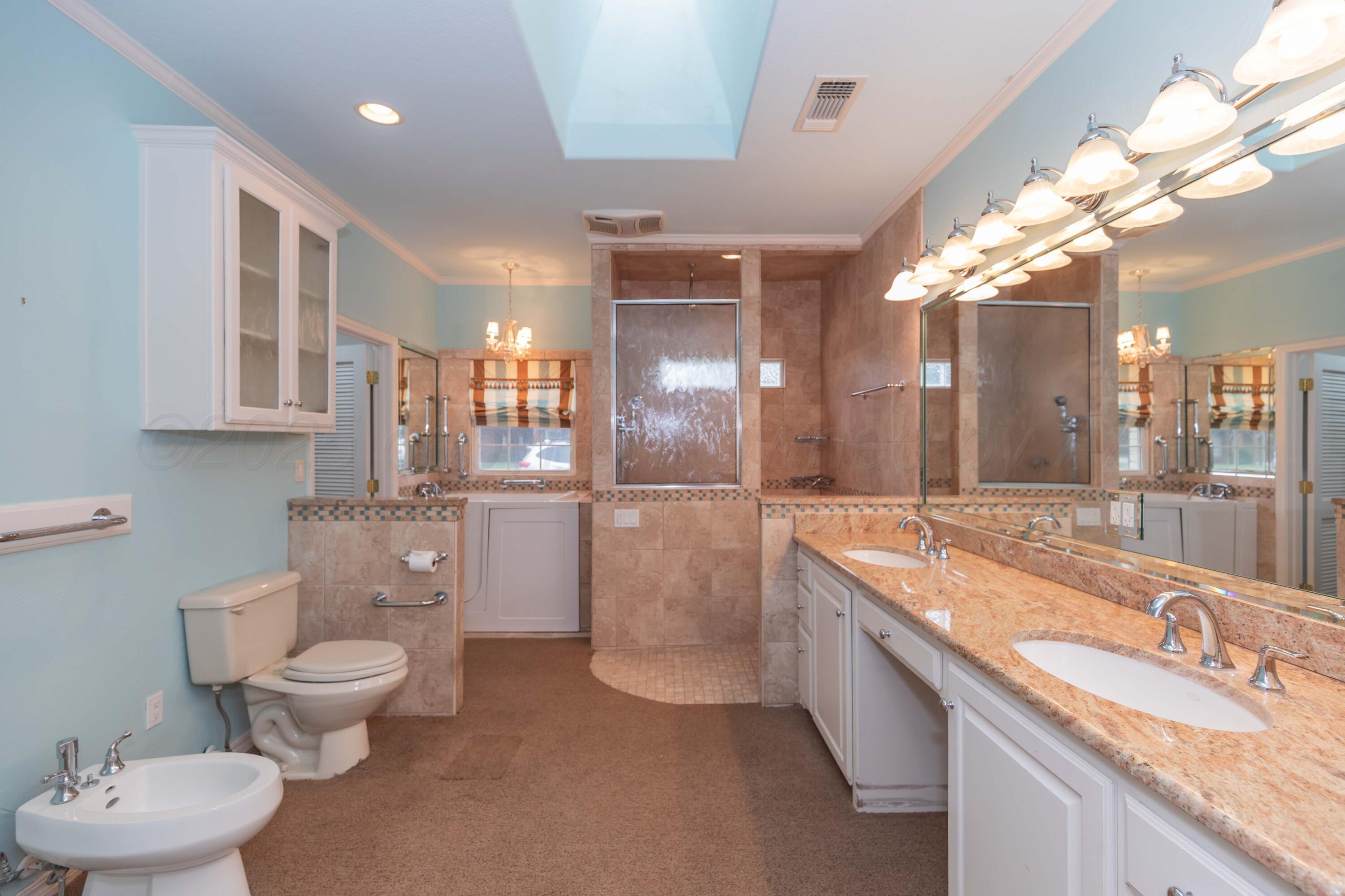 4102 Paramount Boulevard Amarillo, TX 79109 - Photo 58 of 74 PRIMARY BATH VIEW 1