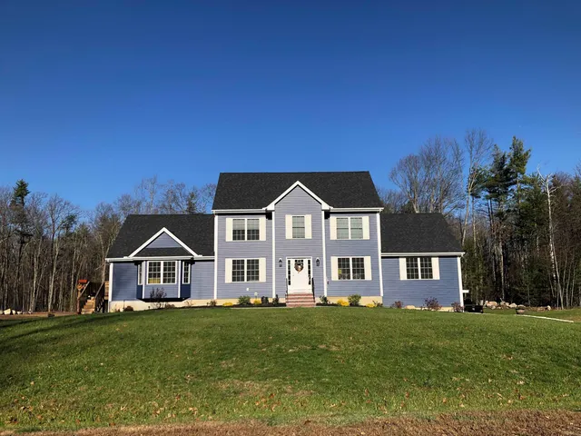 $890,000 | 6 Blaisdell Court, Raymond, NH 03077
