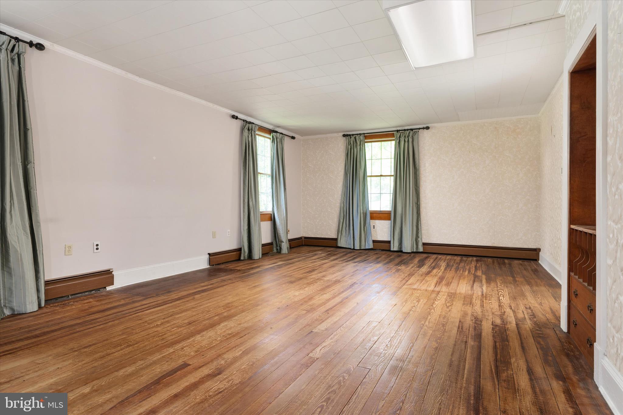818 Annapolis Road Gambrills, MD 21054 - Photo 8 of 29 Living/Dining Room