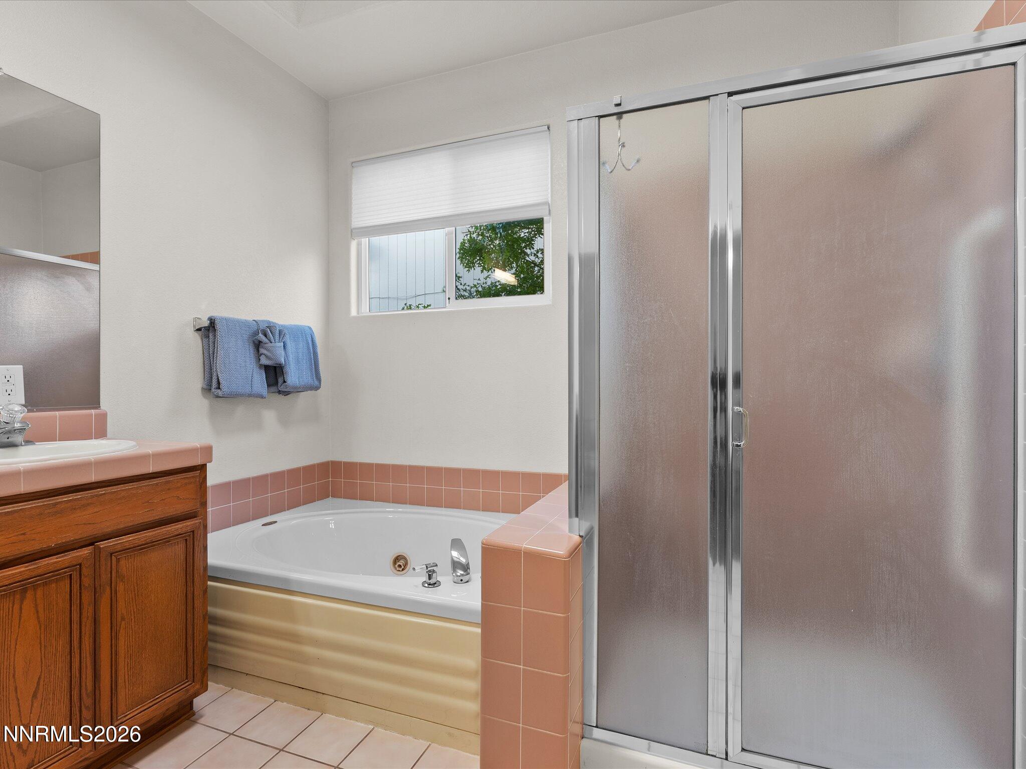 3101 Green River Drive Reno, NV 89503 - Photo 29 of 62 a bathroom with a bathtub and a shower