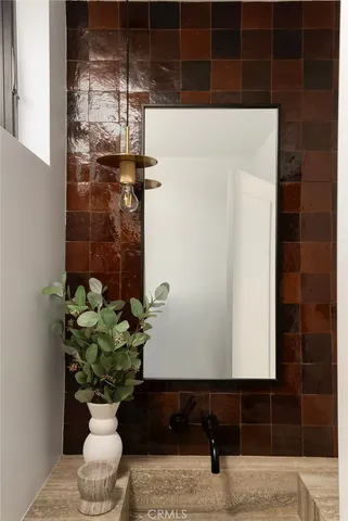 $2,850,000 | 512 1/2 Marigold Avenue, Corona del Mar, CA 92625