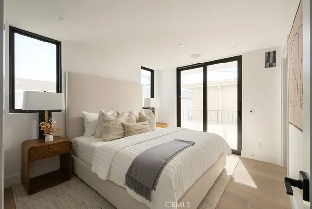 $2,850,000 | 512 1/2 Marigold Avenue, Corona del Mar, CA 92625