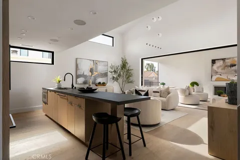 $2,850,000 | 512 1/2 Marigold Avenue, Corona del Mar, CA 92625