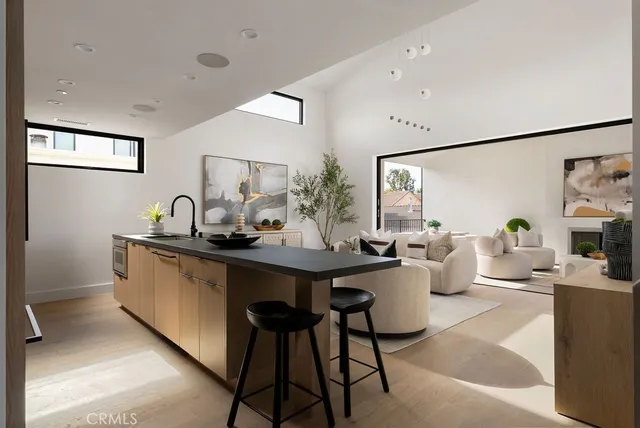 $2,850,000 | 512 1/2 Marigold Avenue, Corona del Mar, CA 92625