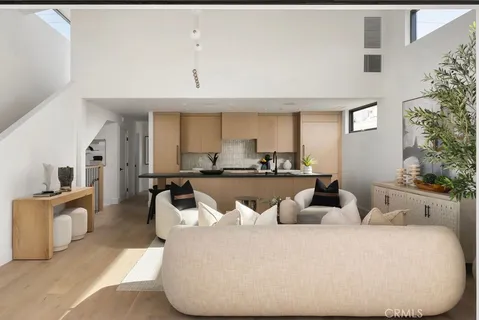 $2,850,000 | 512 1/2 Marigold Avenue, Corona del Mar, CA 92625