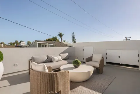 $2,850,000 | 512 1/2 Marigold Avenue, Corona del Mar, CA 92625