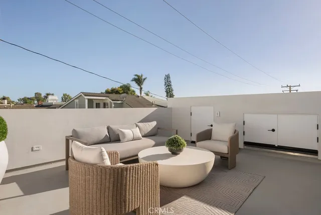 $2,850,000 | 512 1/2 Marigold Avenue, Corona del Mar, CA 92625