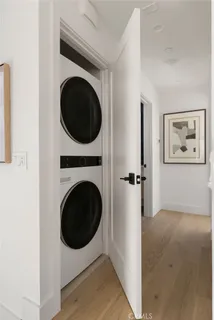 $2,850,000 | 512 1/2 Marigold Avenue, Corona del Mar, CA 92625