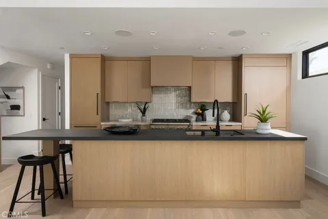 $2,850,000 | 512 1/2 Marigold Avenue, Corona del Mar, CA 92625