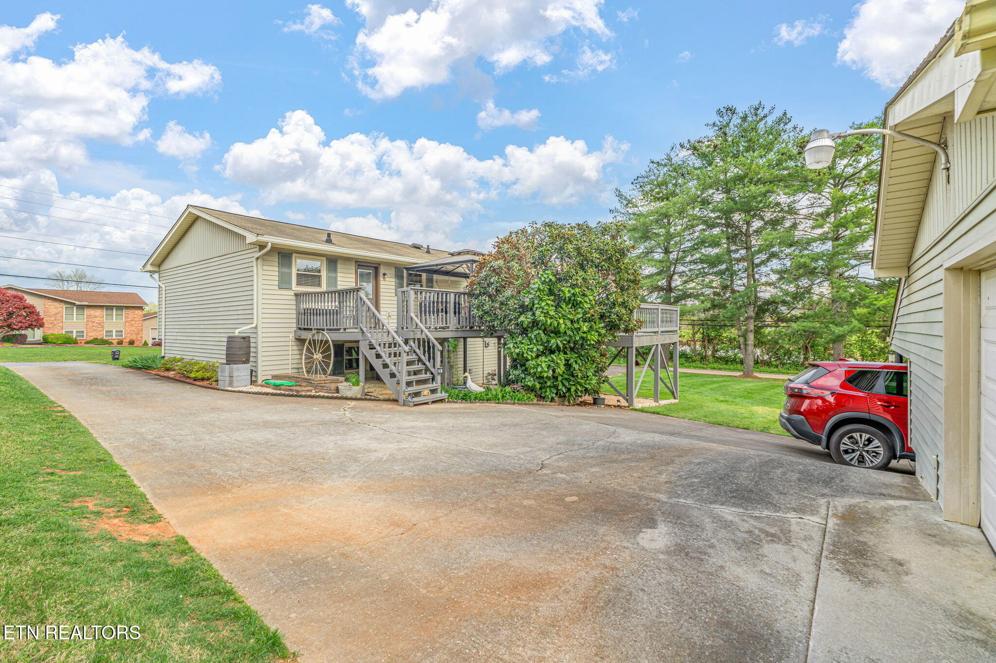 7301 Oxmoor Road Knoxville, TN 37931 - Photo 37 of 43 42-web-or-mls-7301 Oxmoor Drive-36