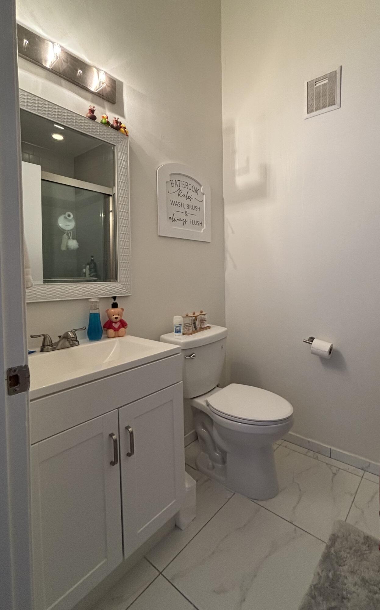 5048 Heatherhill Lane, Unit 1208 Boca Raton, FL 33486 - Photo 13 of 19 2nd full bath with shower