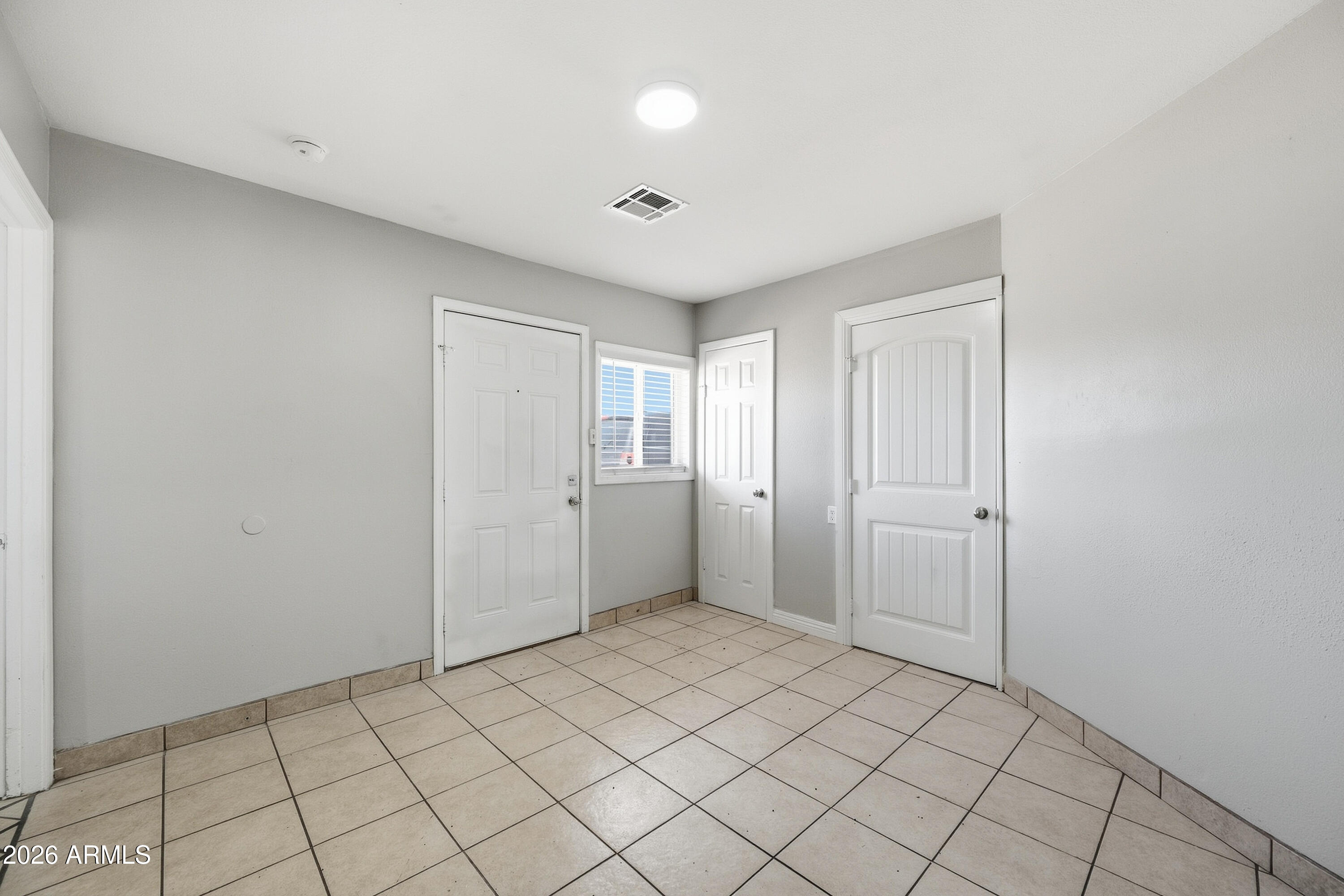 5206 West Ocotillo Road, Unit B Glendale, AZ 85301 - Photo 4 of 15 4-5306WORB-ocupix-