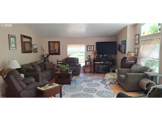 $632,500 | 9580 North Fork Siuslaw Road, Florence, OR 97439