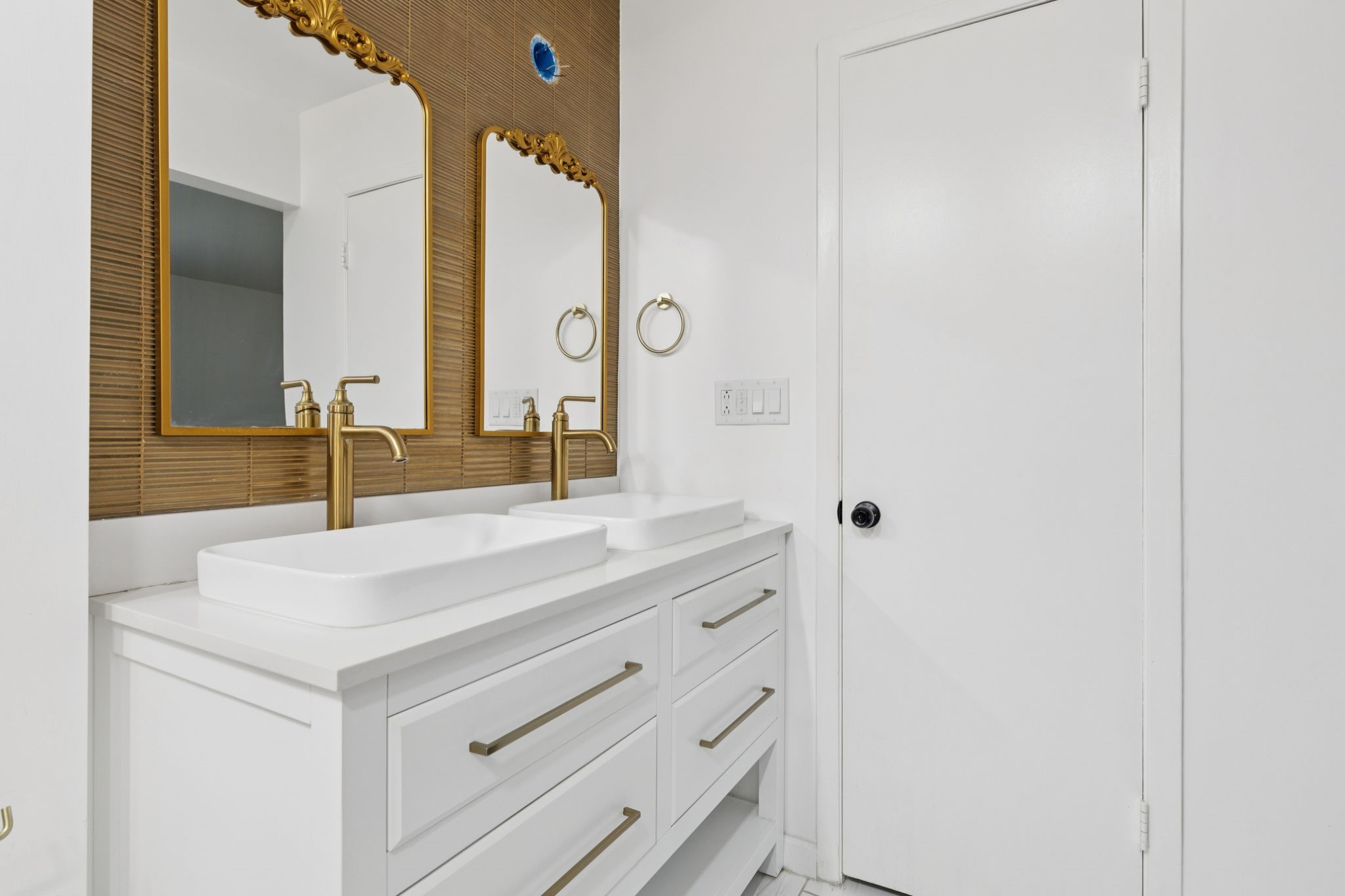 910 Via Valencia Mesquite, TX 75150 - Photo 17 of 23 a bathroom with a sink and a mirror