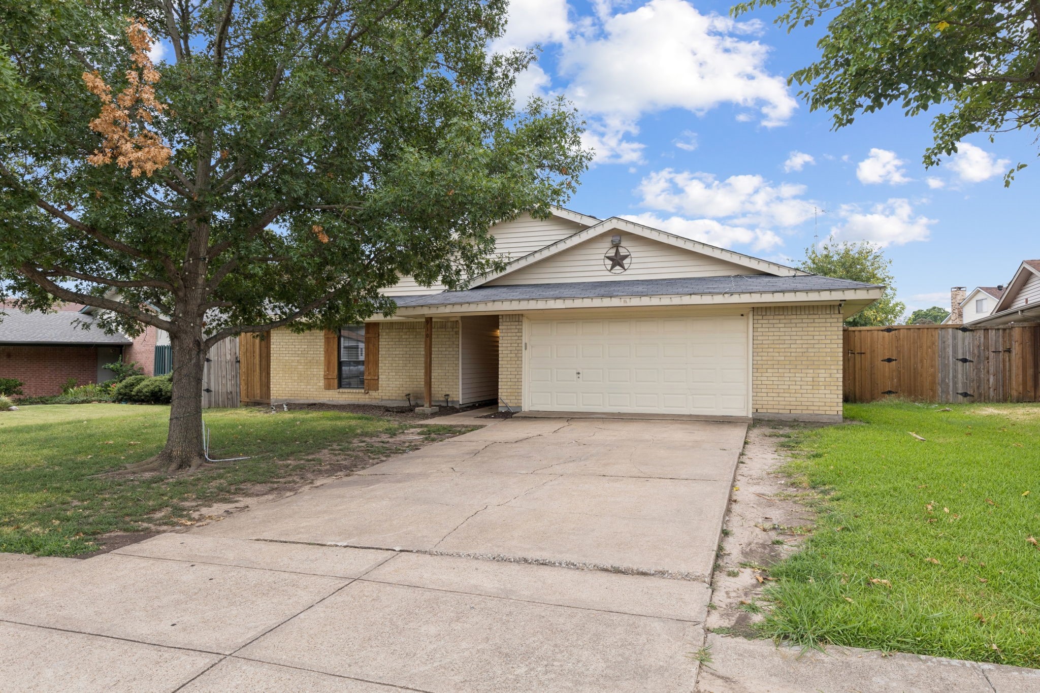 910 Via Valencia Mesquite, TX 75150 - Photo 2 of 23 a front view of a house with garden